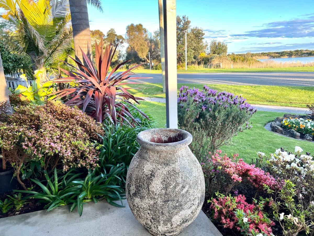 Coastal Waters Motor Inn Lakes Entrance Εξωτερικό φωτογραφία